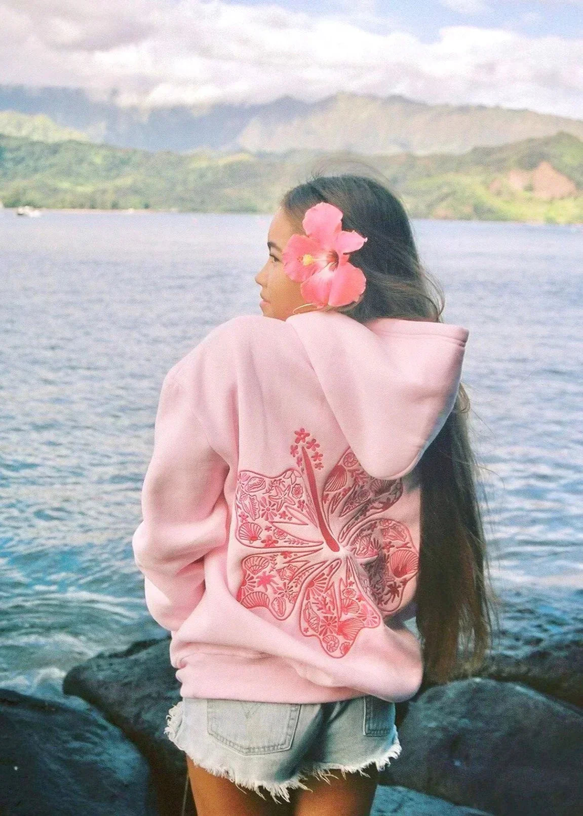 Bluza z kapturem oversize z tropikalnym nadrukiem – wygodna odzież streetwear