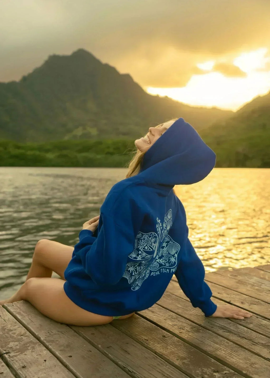 Bluza z kapturem oversize z tropikalnym nadrukiem – wygodna odzież streetwear