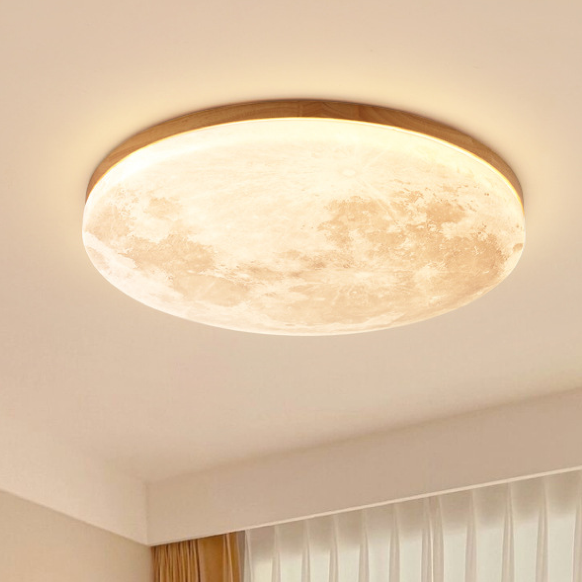 Cliveden – lampa sufitowa LED w kształcie księżyca z drewnianą ramką do sypialni i salonu