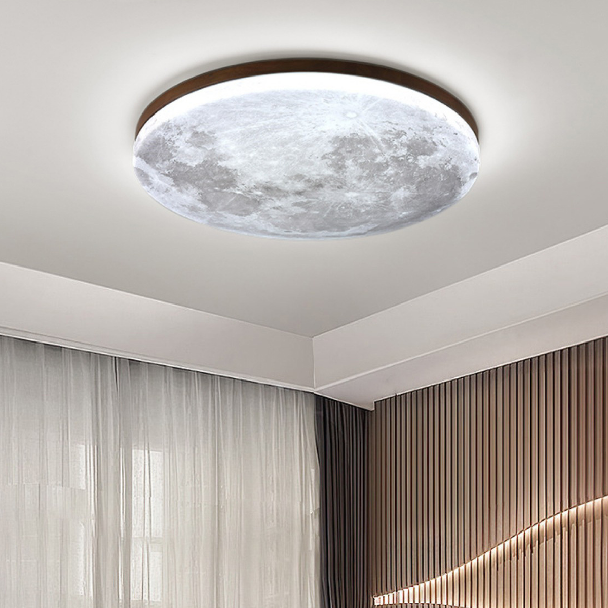 Cliveden – lampa sufitowa LED w kształcie księżyca z drewnianą ramką do sypialni i salonu