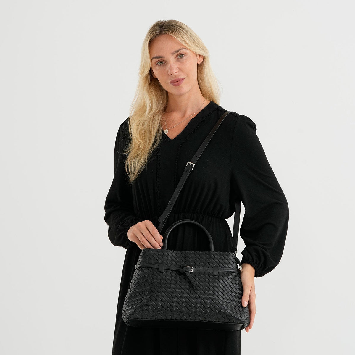Damska skórzana torebka crossbody Valissiere z wielokieszonkową organizacją