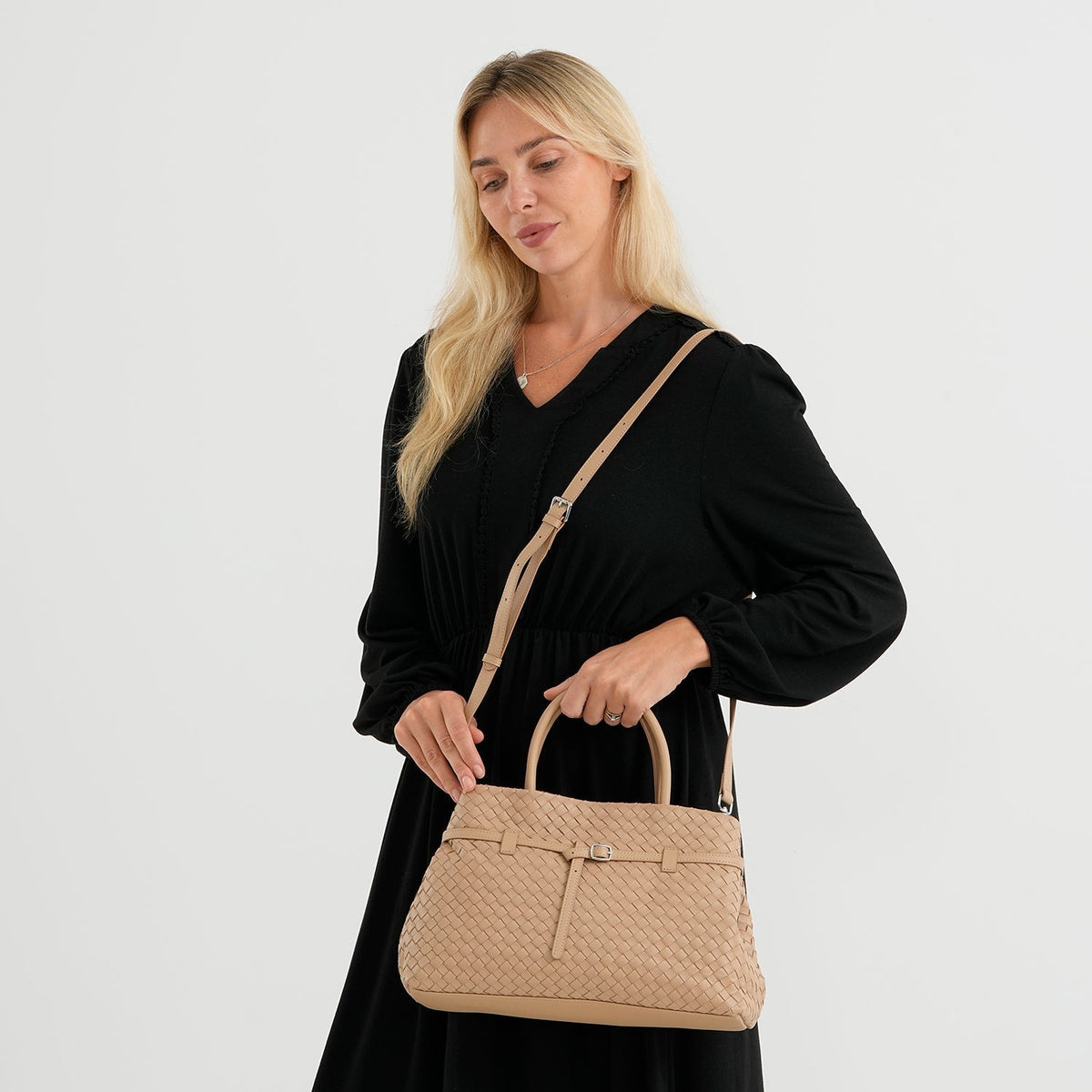 Damska skórzana torebka crossbody Valissiere z wielokieszonkową organizacją