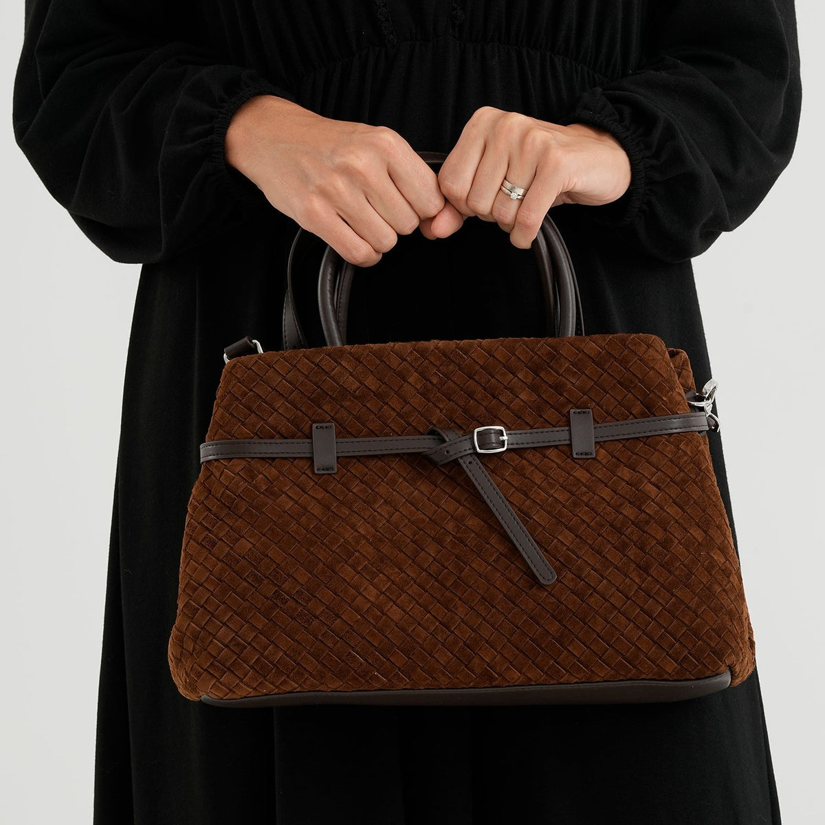 Damska skórzana torebka crossbody Valissiere z wielokieszonkową organizacją