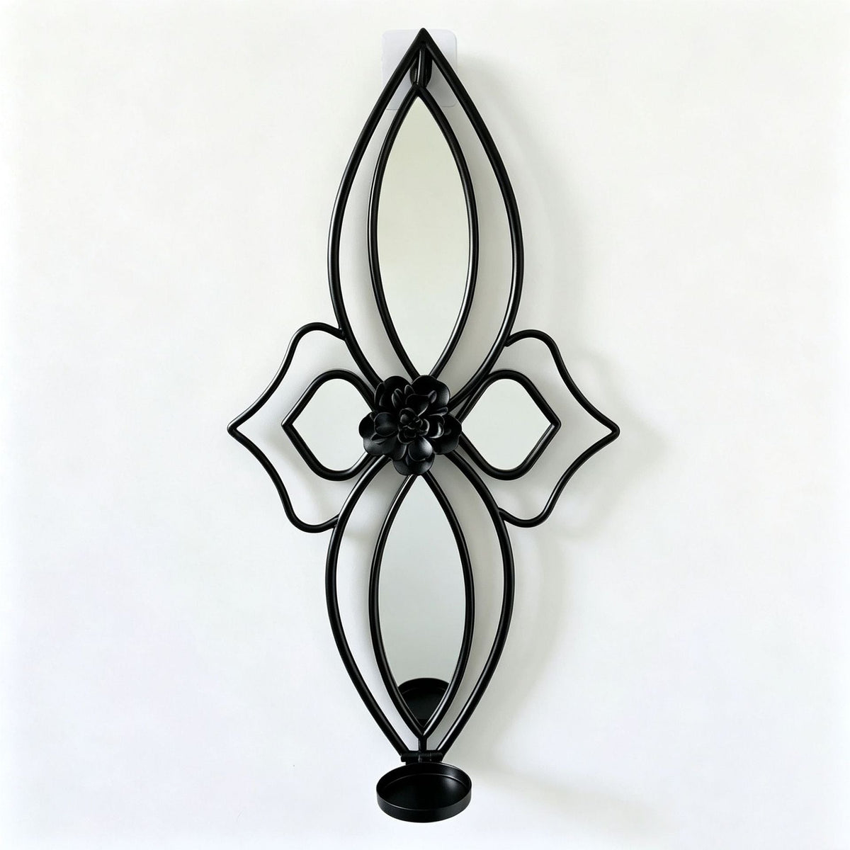 Eleganckie kwiatowe lustro ścienne z dekoracyjną metalową ramą