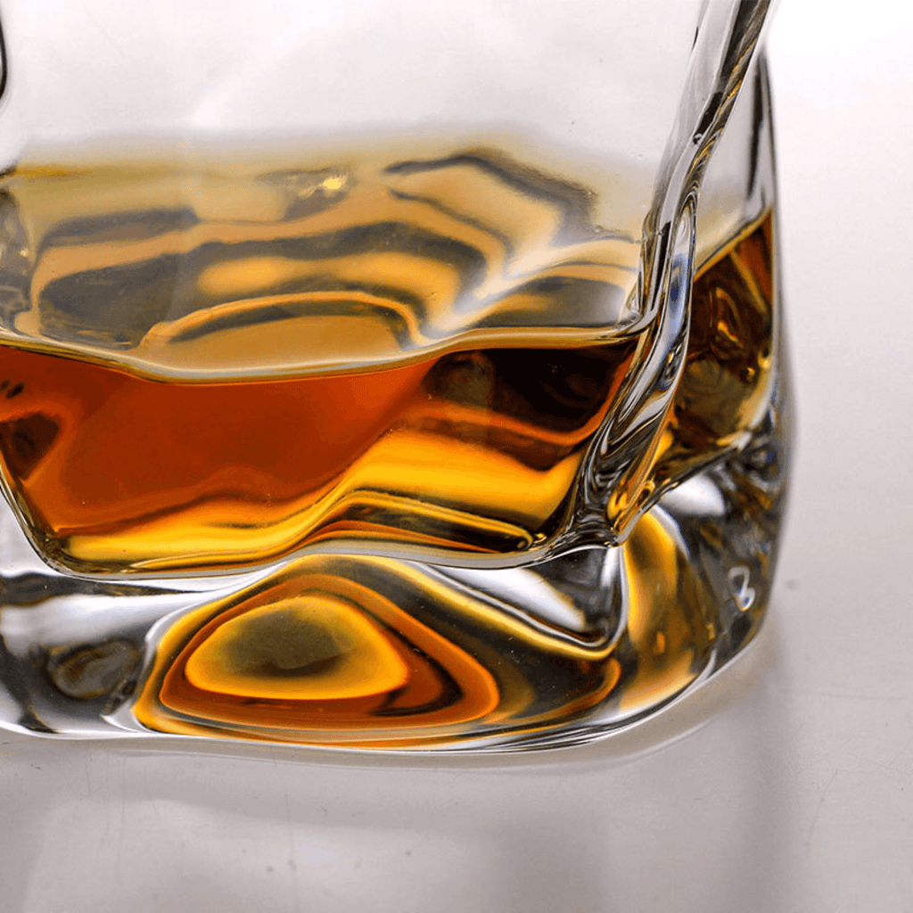 Japońska szklanka do whisky Edo Kiriko z pomarszczonym korpusem