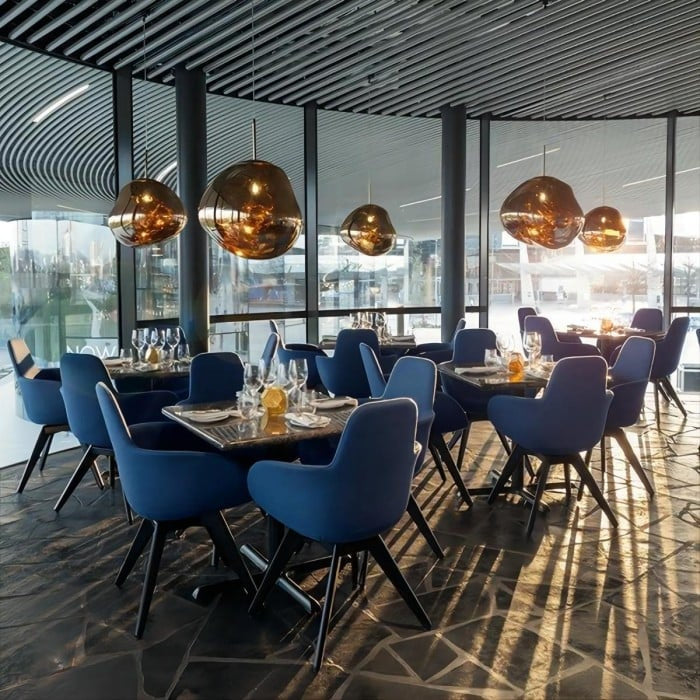 Jessamy – wisząca lampa kula z akrylu z lustrzanym wykończeniem do jadalni i kuchni