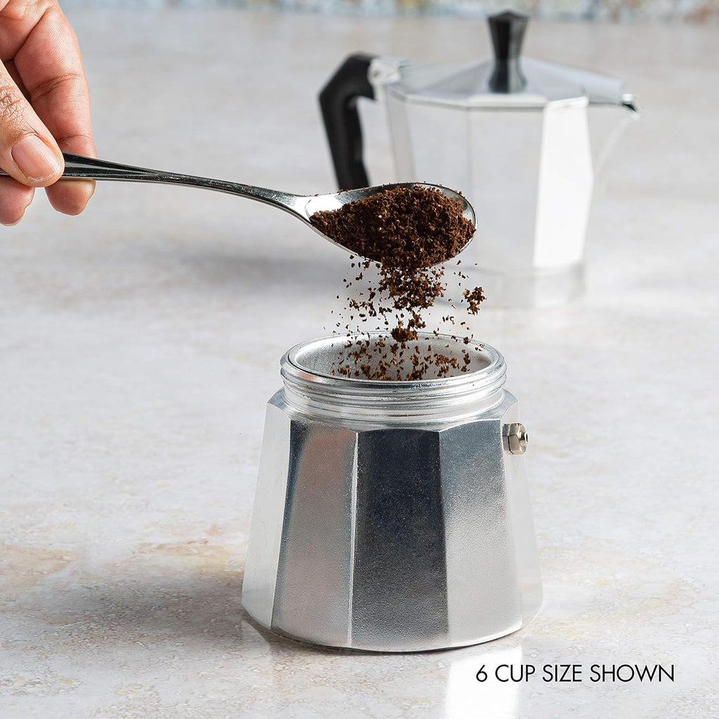 Klasyczna kawiarka do espresso, moka do kawy w stylu włoskim i kubańskim