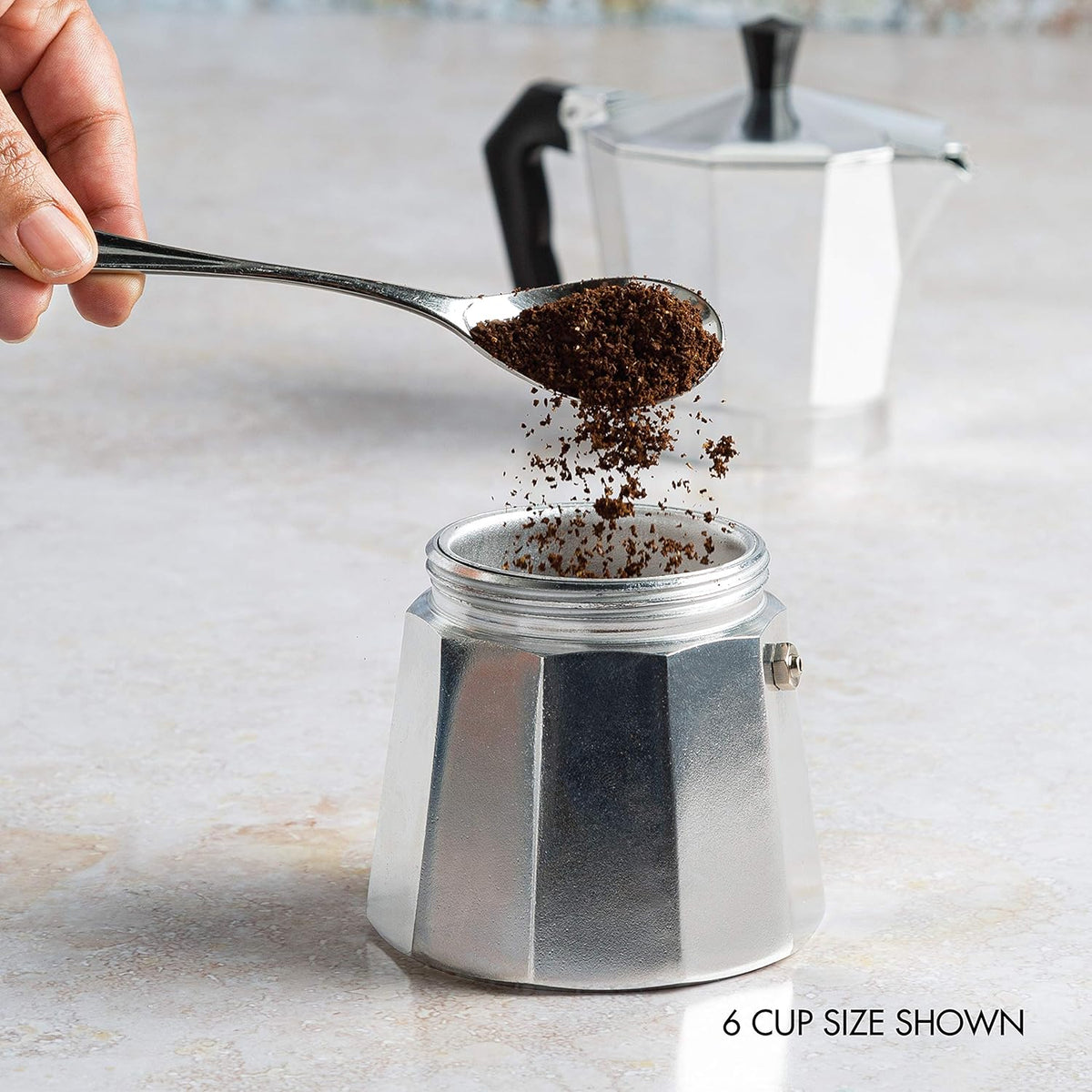 Klasyczna kawiarka do espresso, moka do kawy w stylu włoskim i kubańskim