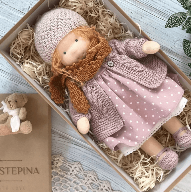Lalka waldorfska Lana: rękodzieło, przytulna i trwała