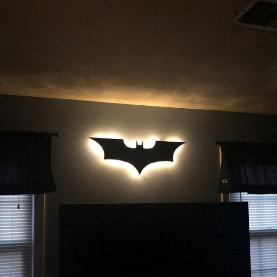 Lampa ścienna LED Batman z pilotem bezprzewodowym i zmianą kolorów
