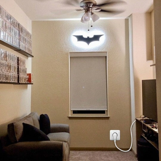 Lampa ścienna LED Batman z pilotem bezprzewodowym i zmianą kolorów