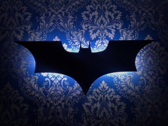 Lampa ścienna LED Batman z pilotem bezprzewodowym i zmianą kolorów