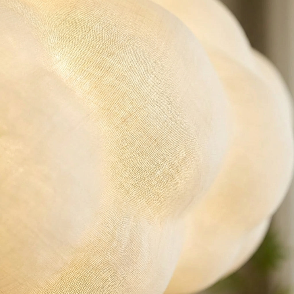 Lampa wisząca Ardora z tkaniny o rzeźbiarskiej formie do wnętrz