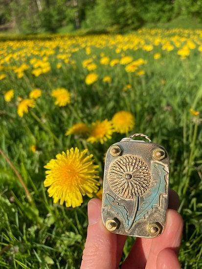 Mini praska do kwiatów – kompaktowe narzędzie do tworzenia botanicznych pamiątek