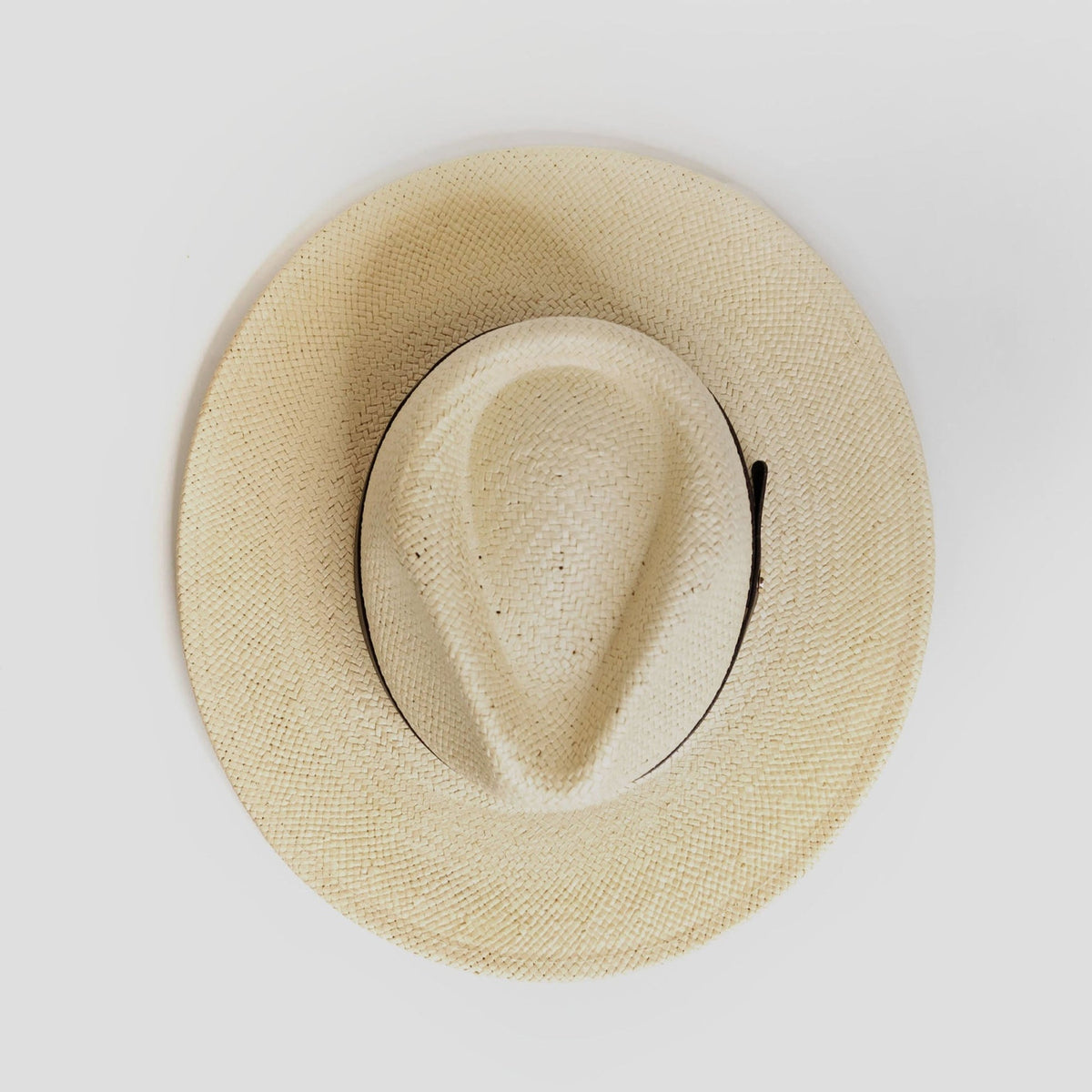 Nowoczesny minimalistyczny słomkowy kapelusz fedora – kawowy