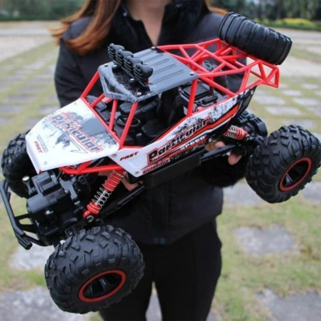 Monster truck 4x4 na pilota z amortyzowanym zawieszeniem i antypoślizgowymi kołami