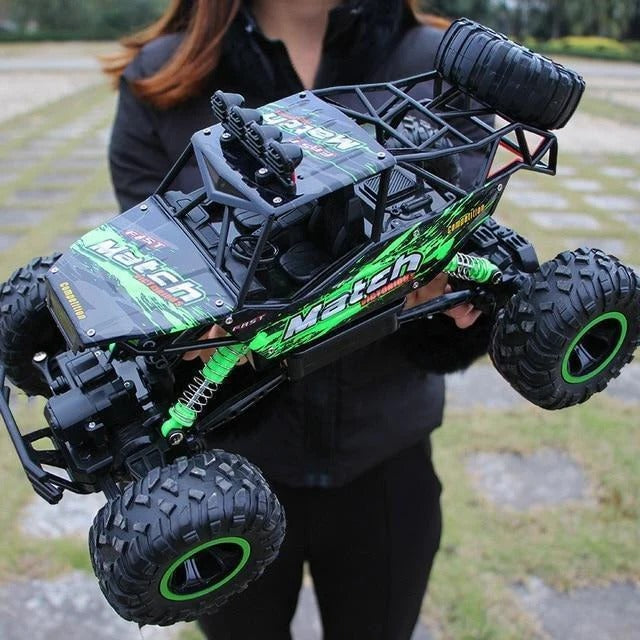 Monster truck 4x4 na pilota z amortyzowanym zawieszeniem i antypoślizgowymi kołami