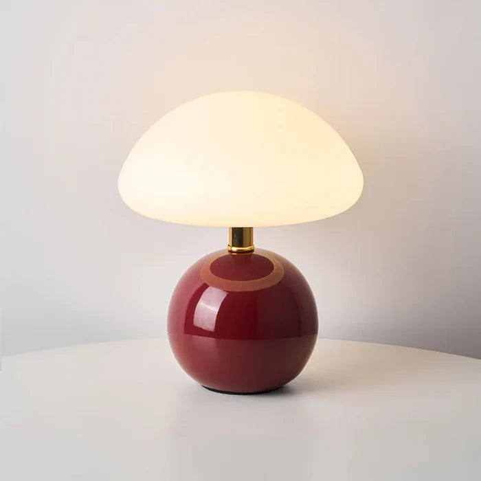 Odette – ceramiczna lampa stołowa w kształcie grzyba z kopułowym kloszem i ciepłym przyciemnianym światłem