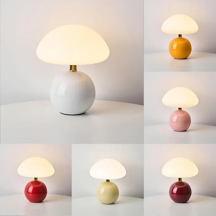 Odette – ceramiczna lampa stołowa w kształcie grzyba z kopułowym kloszem i ciepłym przyciemnianym światłem