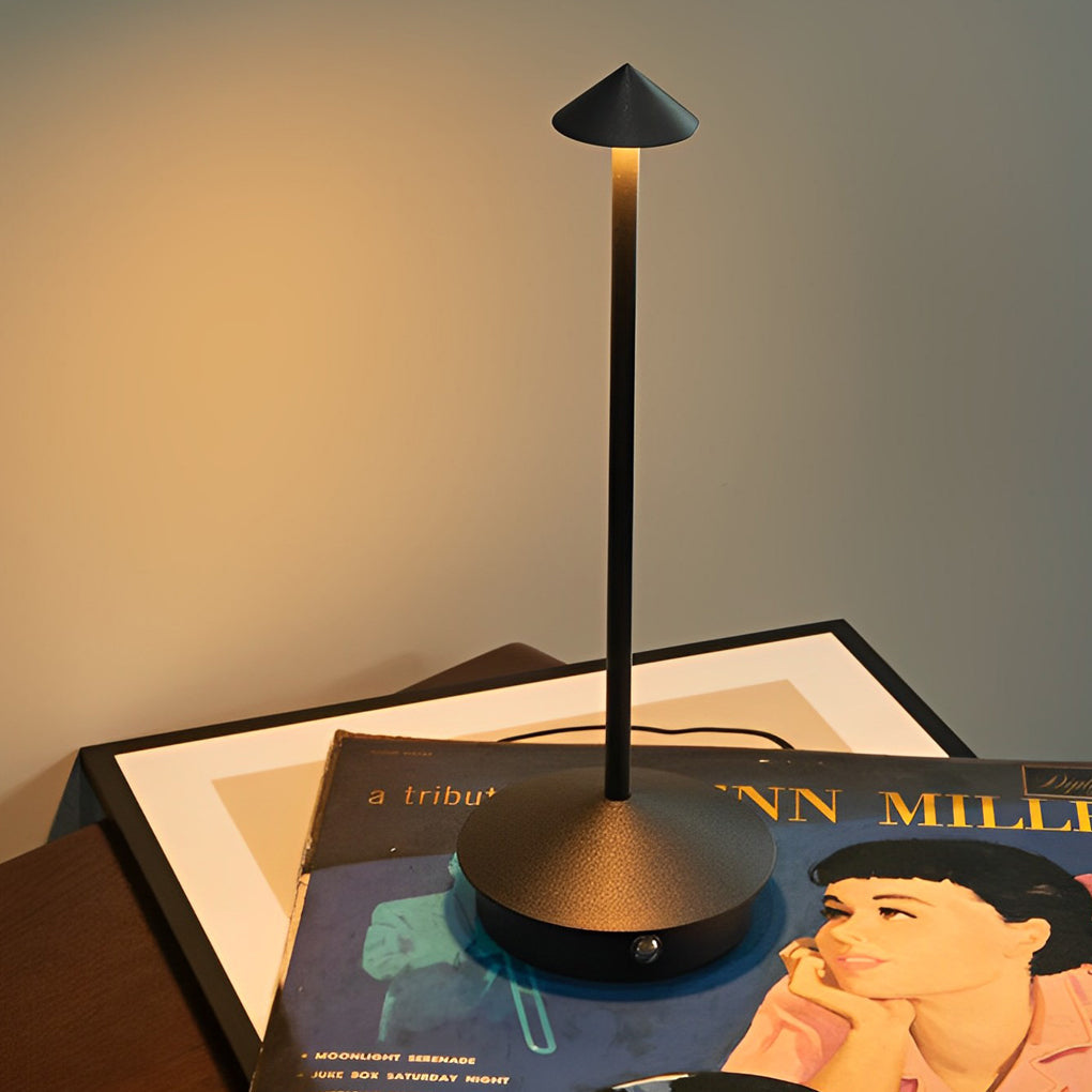 Pina Pro – stylowa ściemnialna lampa stołowa USB